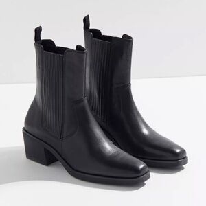 VAGABOND ‘Simone Tall Chelsea Bootie’ Black Leather, Heeled, US9 VGC RRP $195